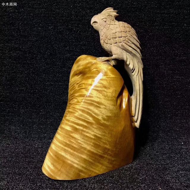 在判斷金絲楠木與普通楠木的時(shí)候
