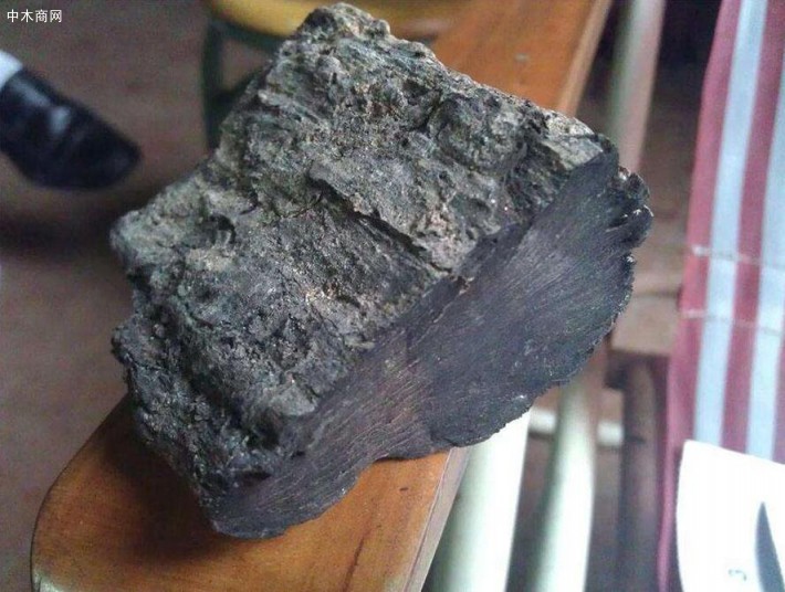 烏木怎么鑒定好？怎樣鑒定烏木的真假？