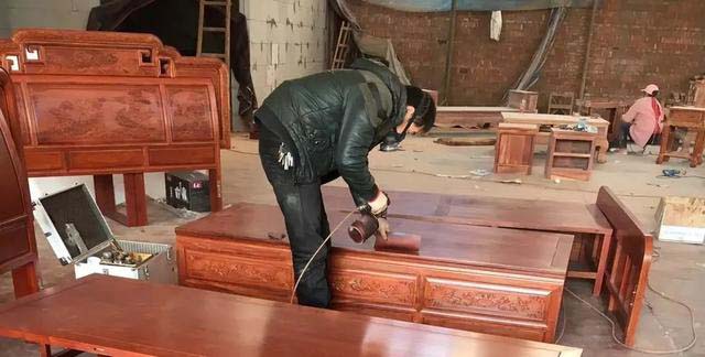 好家具根本不需要靠上色來修補家具