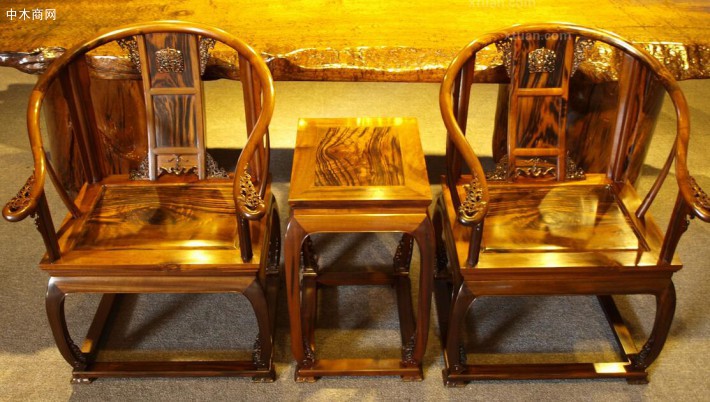 金絲楠木的木材表面真的有金絲浮現嗎？金絲楠木有什么用途？ 