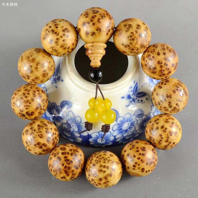 崖柏手串盤玩太短就上手戴了,現在崖柏手串發綠發烏了,該怎么補救