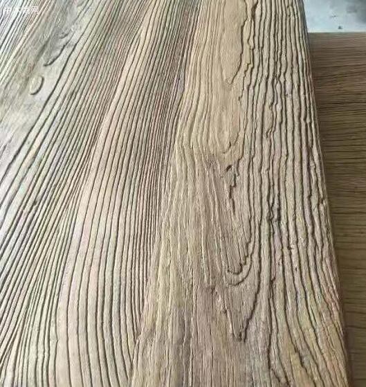 經過幾十年歲月的風吹日曬，表面都已風化