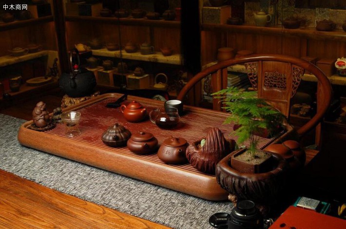 臺灣壺商在90年代初將這種材料制作的電木茶盤帶入江蘇宜興