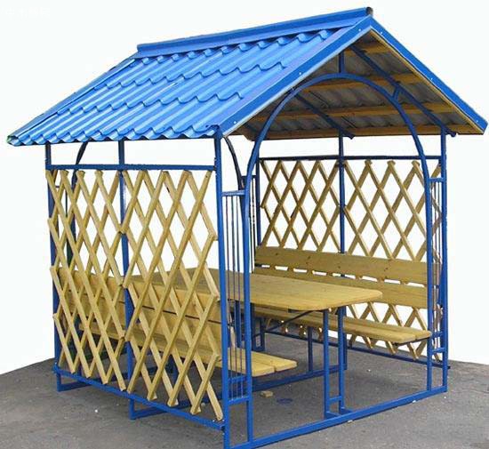 利用彩鋼瓦搭建個“人字型