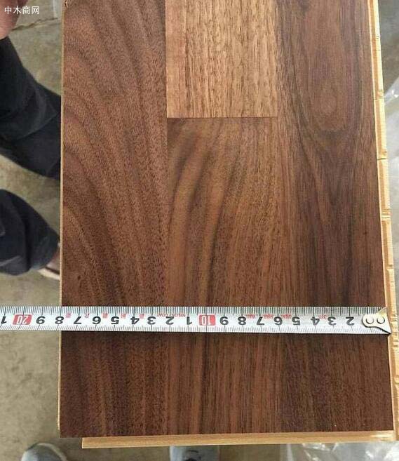 三層實木地板安裝時候不需要施膠