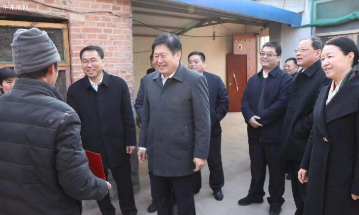 菏澤市政協(xié)主席,市委政法委書(shū)記單立新赴成武調(diào)研木業(yè)等企業(yè)復(fù)工復(fù)產(chǎn)和防疫工作