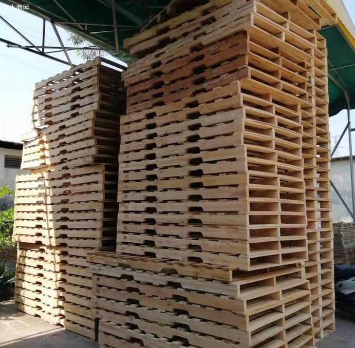 定制包裝木箱機械包裝物流金屬扣箱免熏蒸出口木托盤廠家直銷廠家