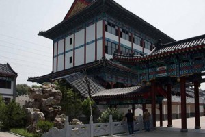 寺廟仿古建筑酒家,承重梁,圓柱子,地板扶手樓梯防腐木碳化木廠家