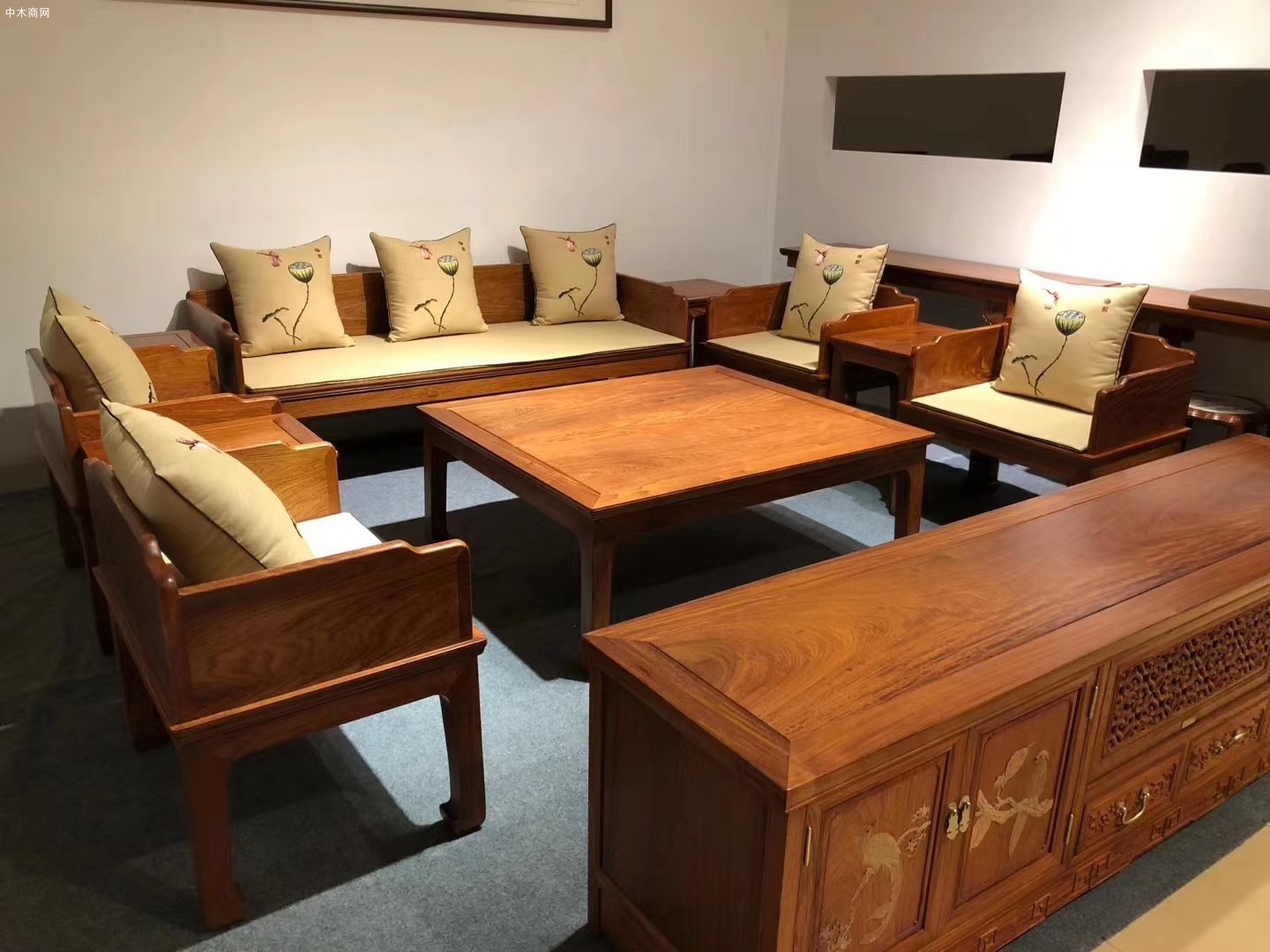 福建省家具企業(yè)榮獲中國(guó)家具行業(yè)榮譽(yù)稱號(hào)