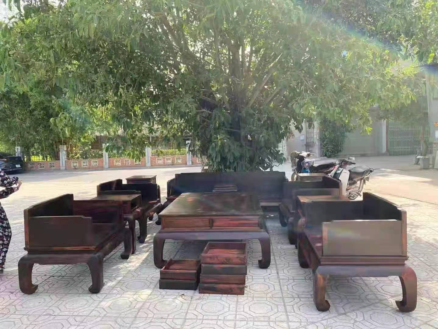 大紅酸枝黑紅老料素面光板沙發(fā)圖片
