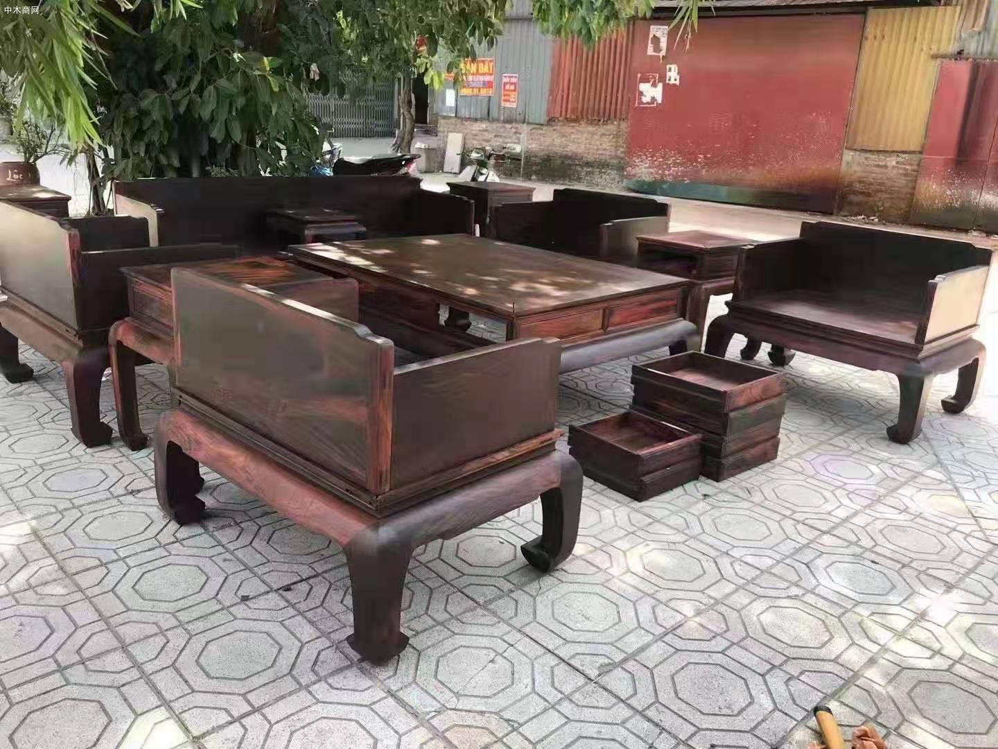 大紅酸枝黑紅老料素面光板沙發(fā)圖片效果圖