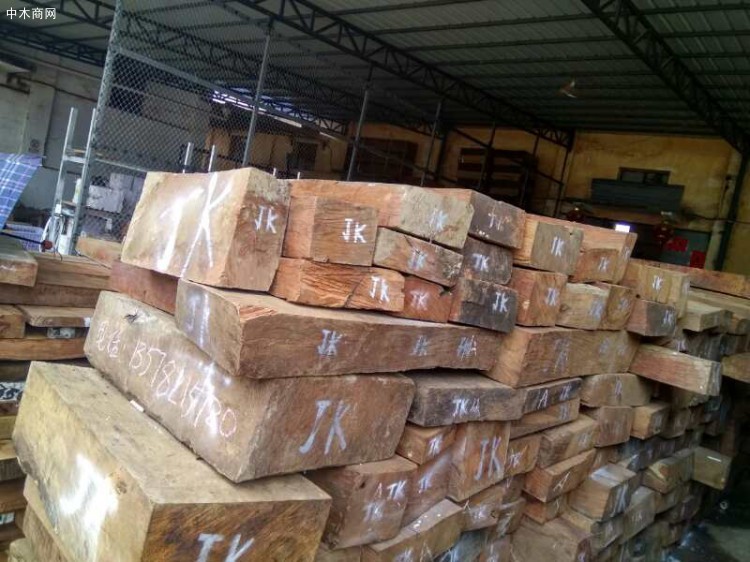 大果紫檀在紅木中屬于什么檔次及緬甸大果紫檀家具保養方法價格