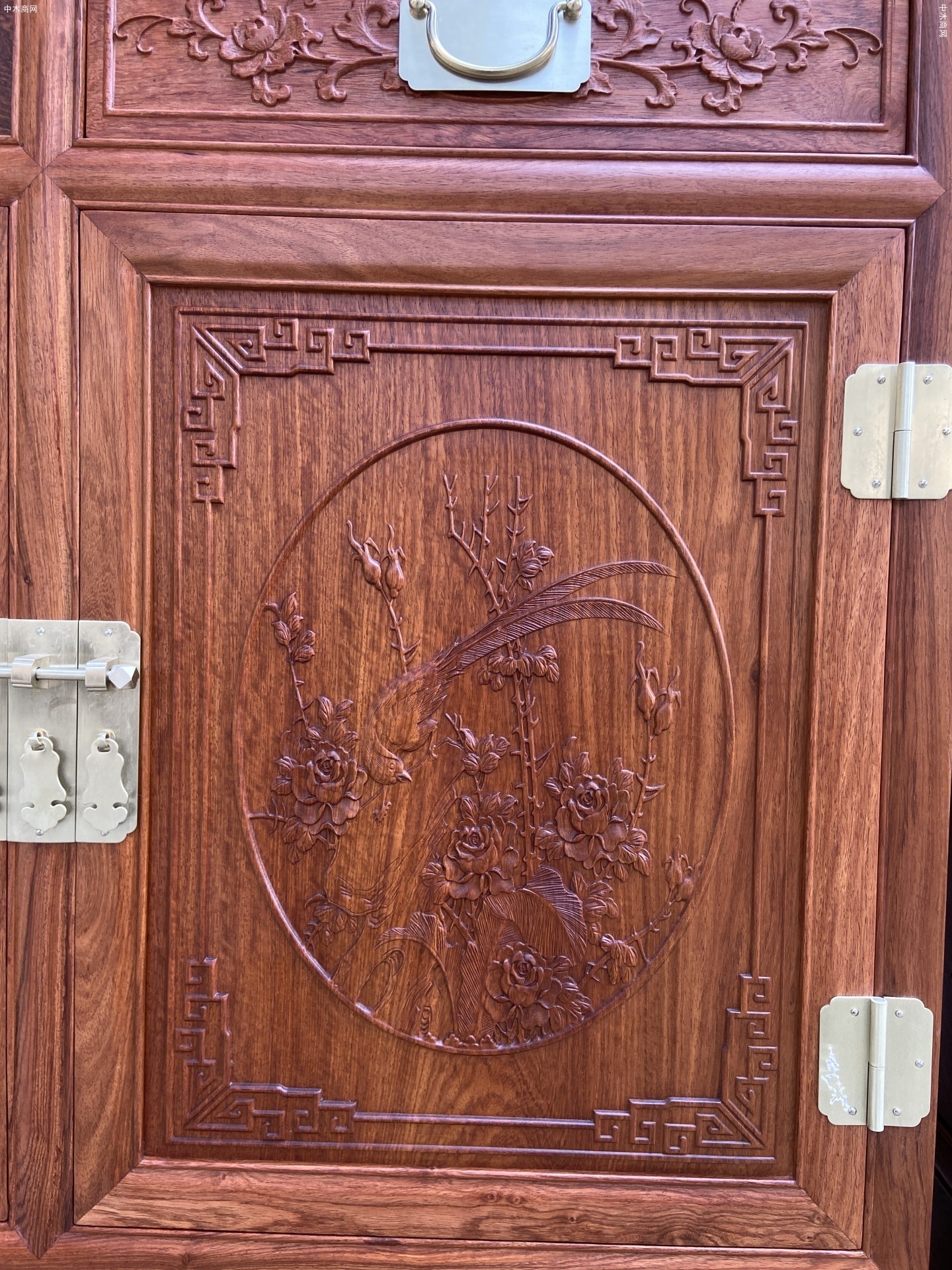憑祥匠心居紅木家具緬甸花梨三組合書柜燙蠟工藝生產(chǎn)廠家供應商