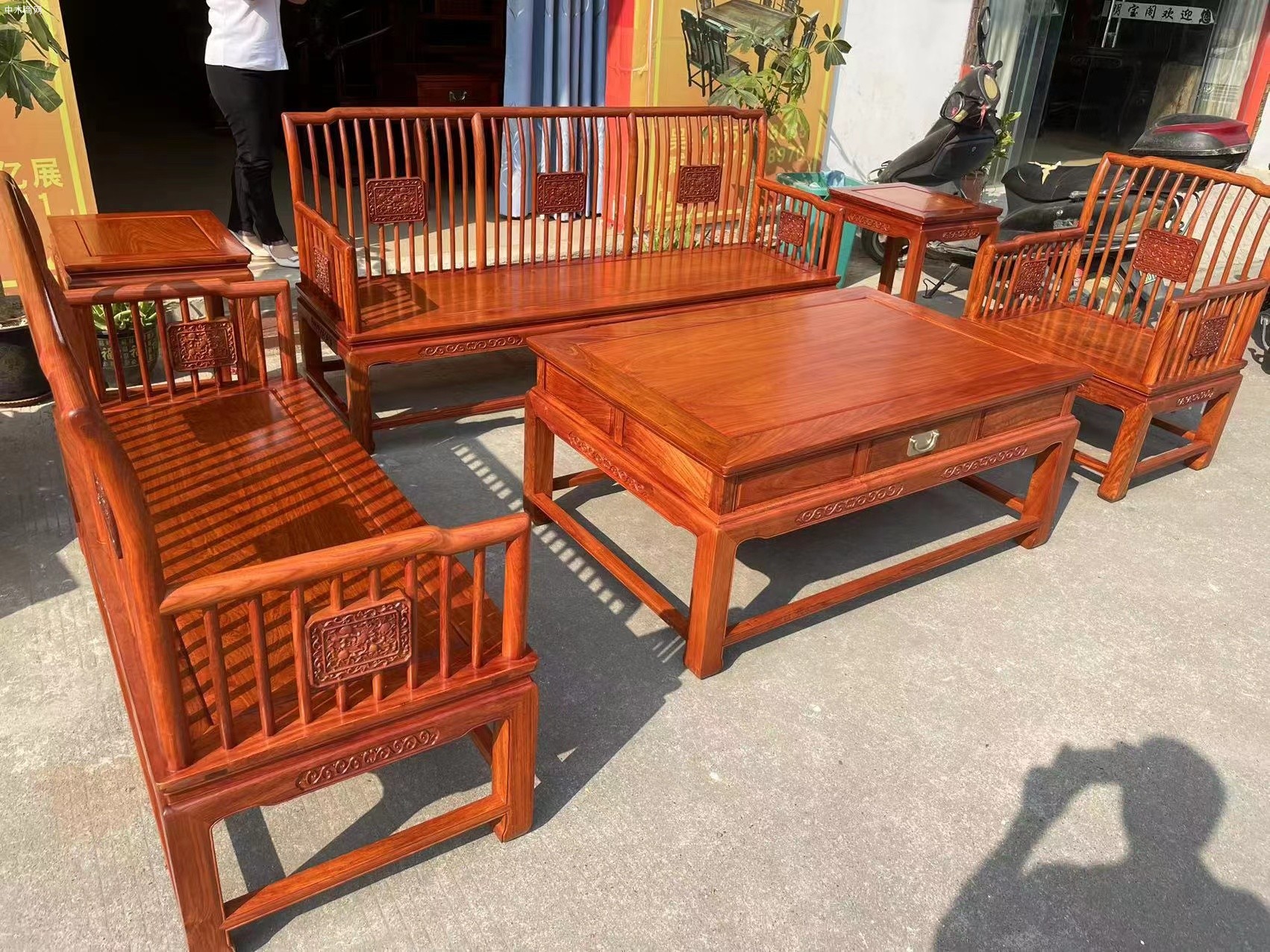 憑祥龍之涵紅木家具緬甸花梨新中式沙發(fā)六件套生產(chǎn)廠家價(jià)格