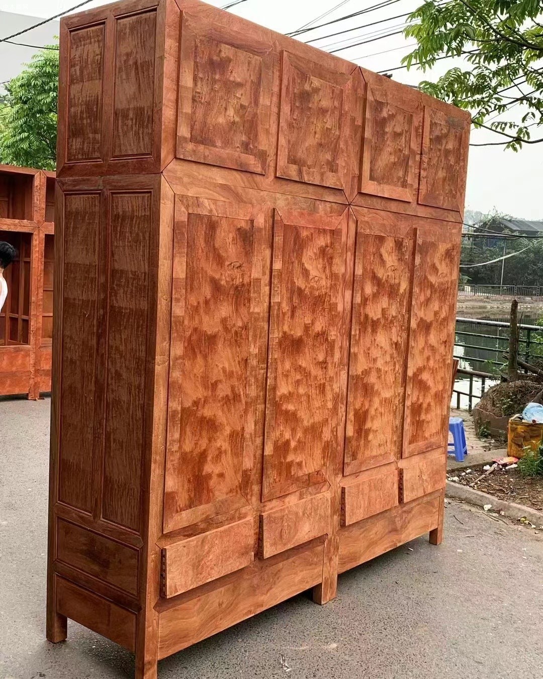 憑祥龍之涵紅木家具極品緬甸花梨火焰紋頂箱柜的價(jià)格品牌