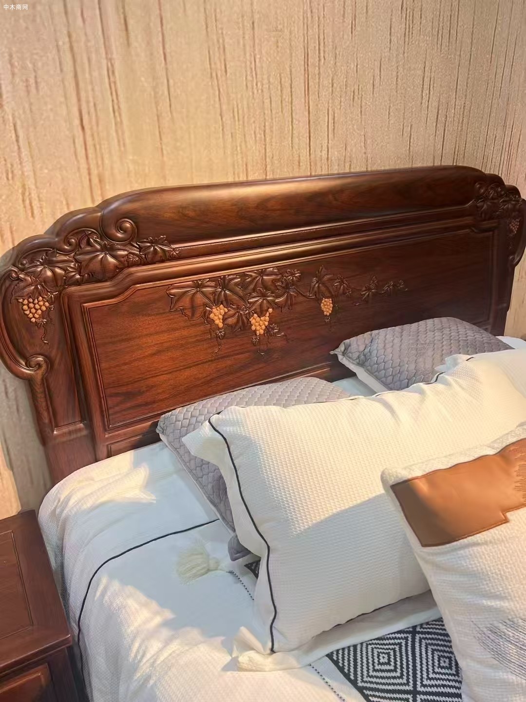 印尼黑酸枝工藝多福大床價格